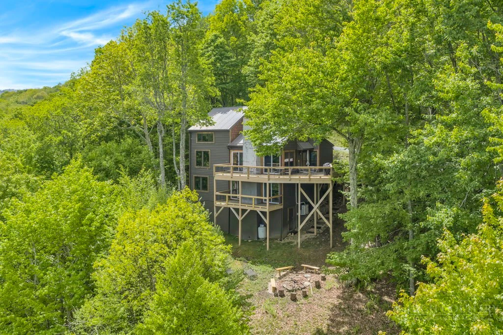 Image number 19 for the current listing
