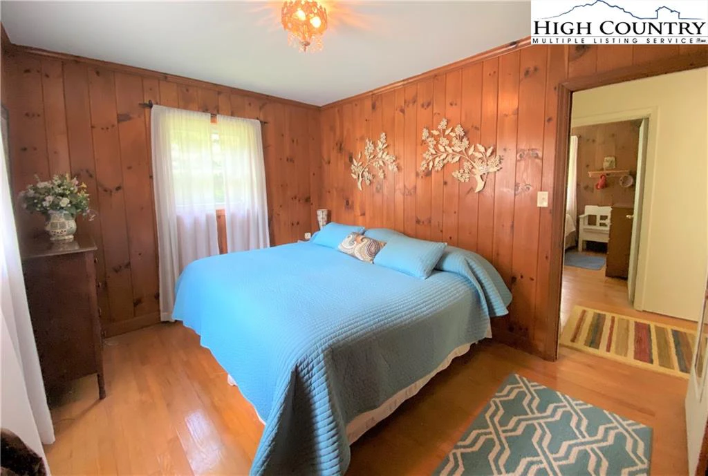 Image number 12 for the current listing
