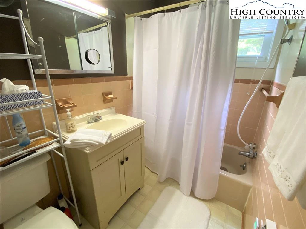 Image number 3 for the current listing