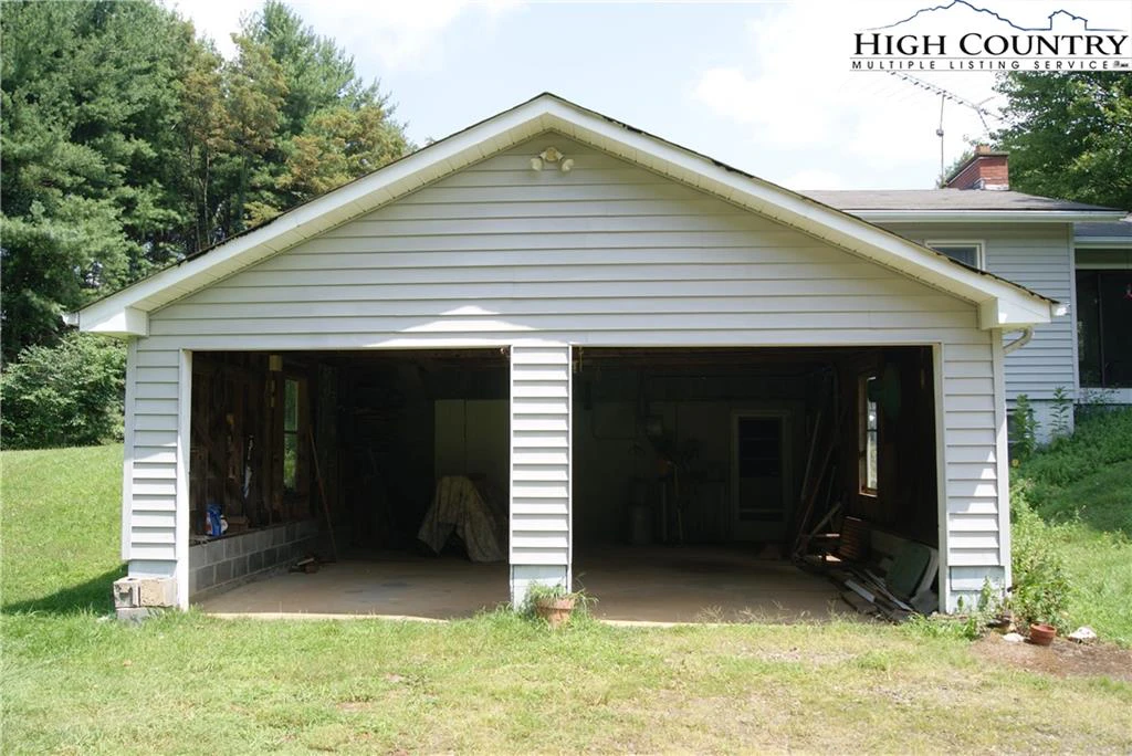 Image number 19 for the current listing