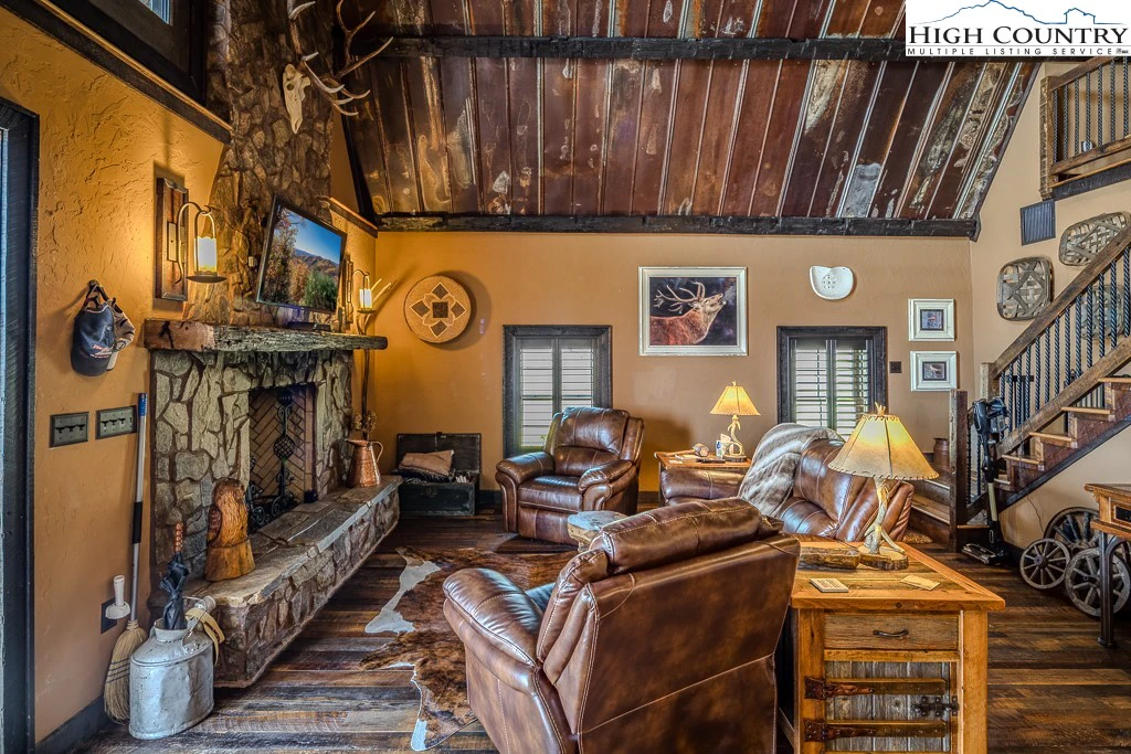 Image number 2 for the current listing
