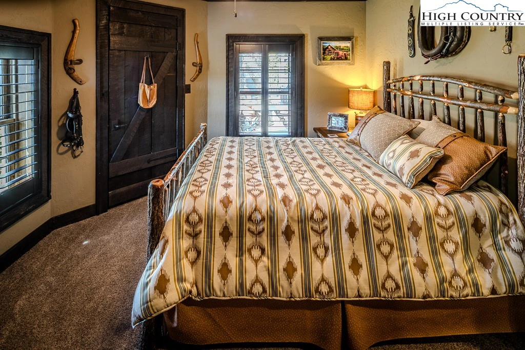 Image number 5 for the current listing