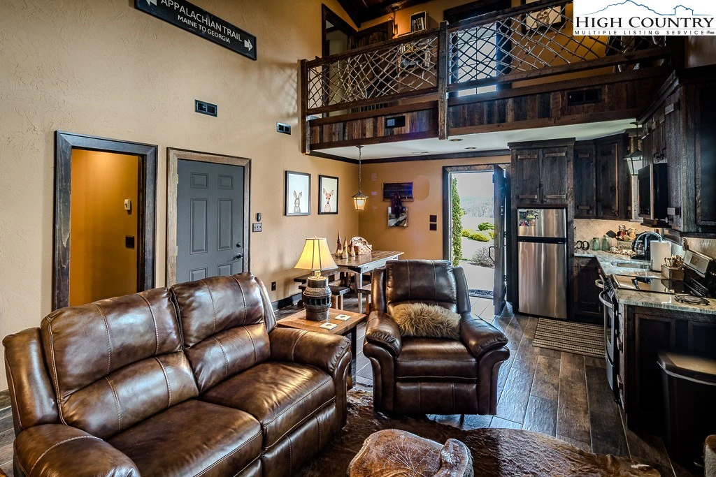 Image number 3 for the current listing