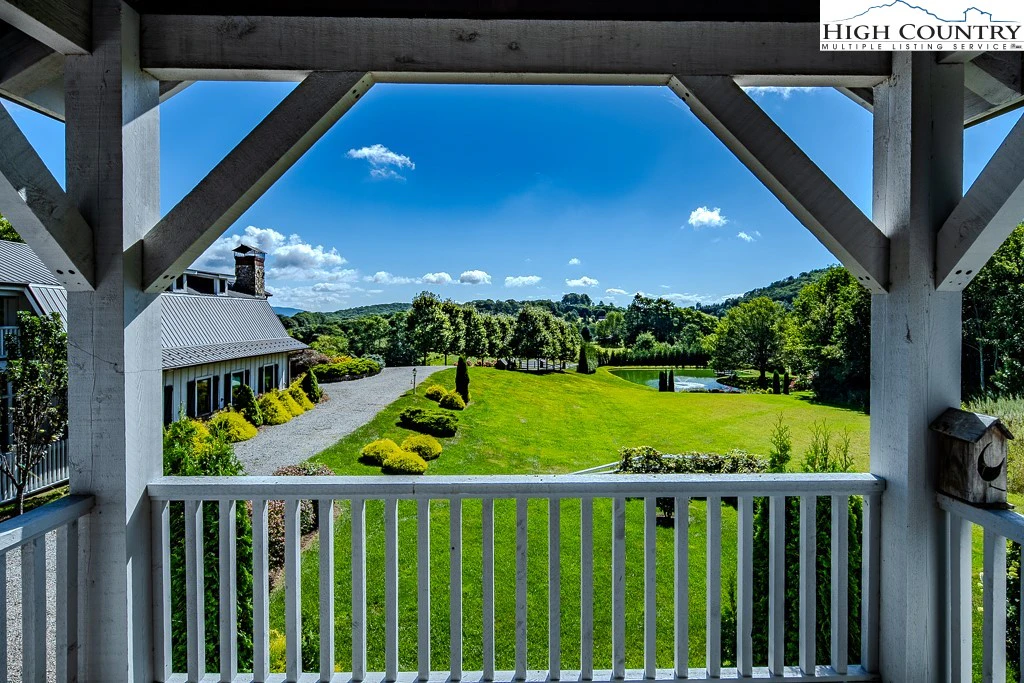 Image number 14 for the current listing