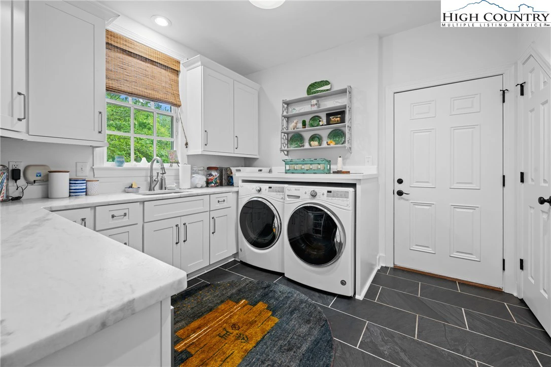 Image number 3 for the current listing