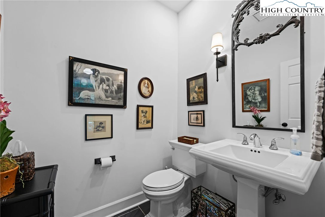 Image number 4 for the current listing