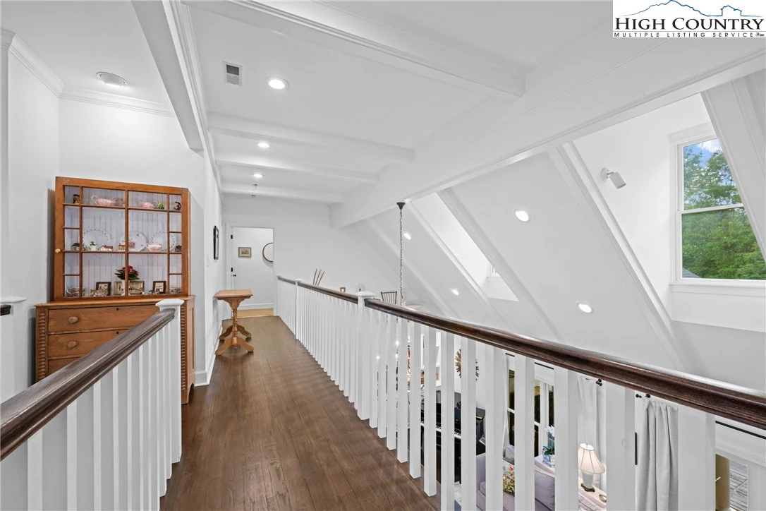 Image number 5 for the current listing