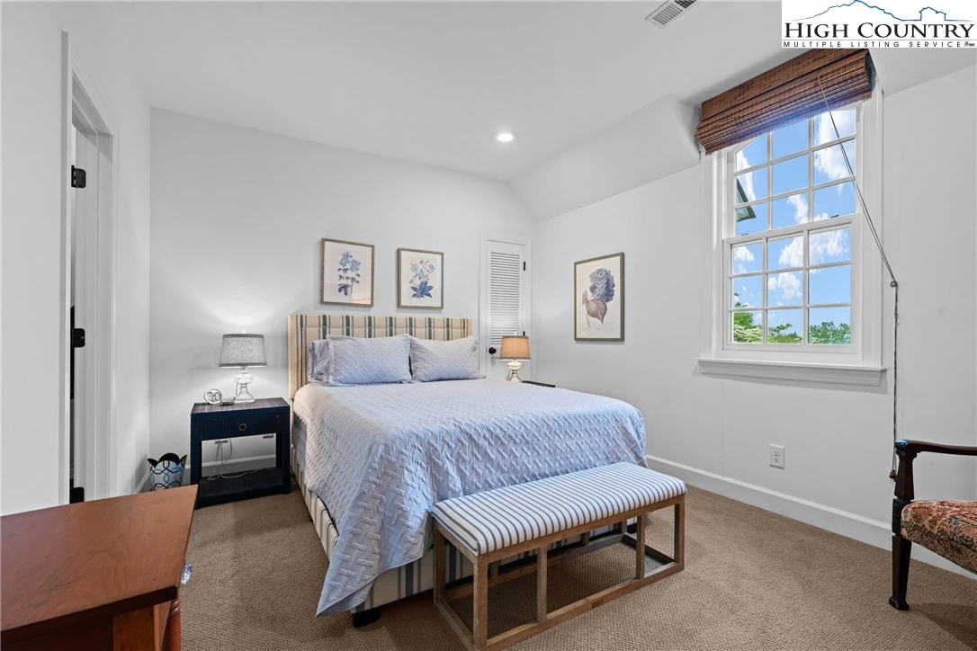 Image number 10 for the current listing