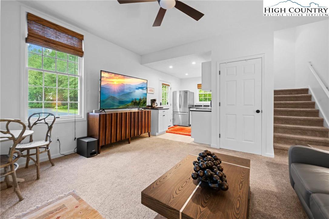 Image number 15 for the current listing