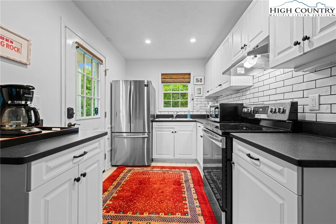 Image number 16 for the current listing
