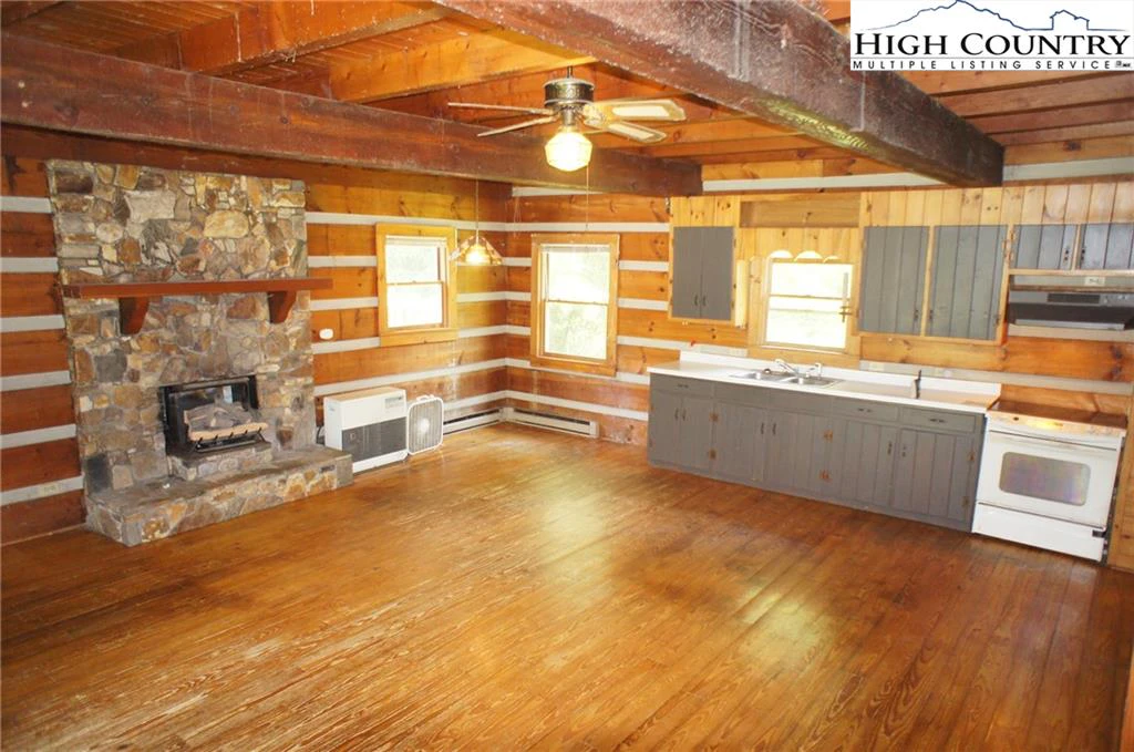 Image number 14 for the current listing