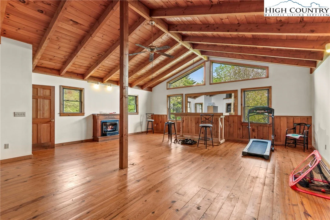Image number 20 for the current listing