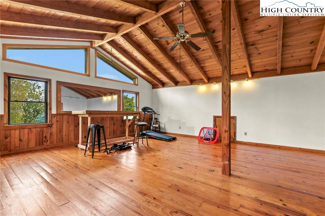 Image number 19 for the current listing