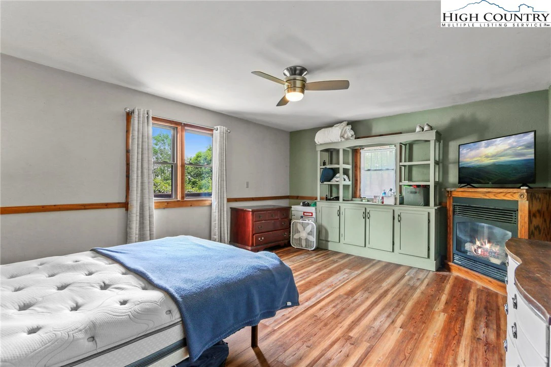 Image number 10 for the current listing