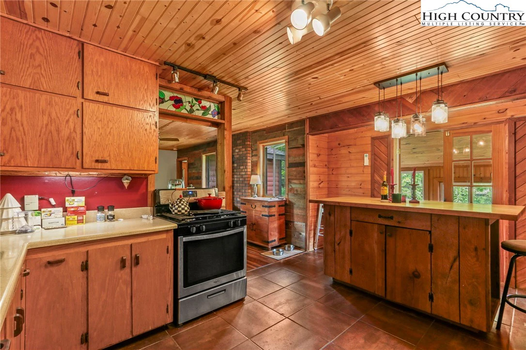 Image number 4 for the current listing