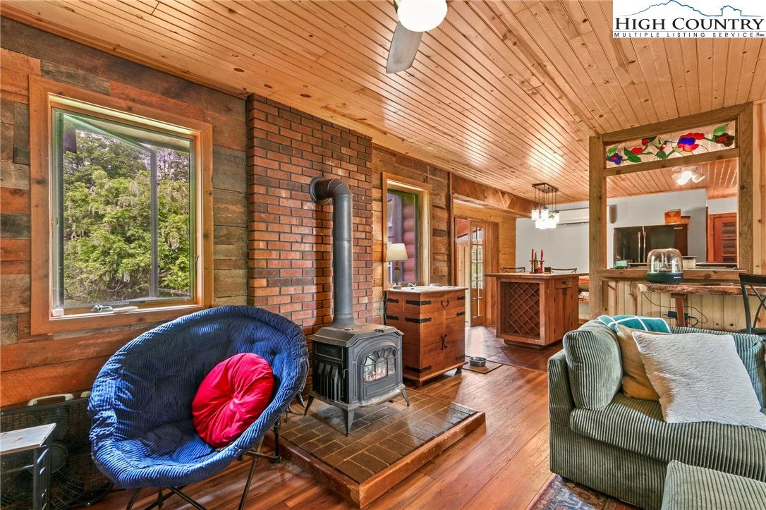 Image number 6 for the current listing
