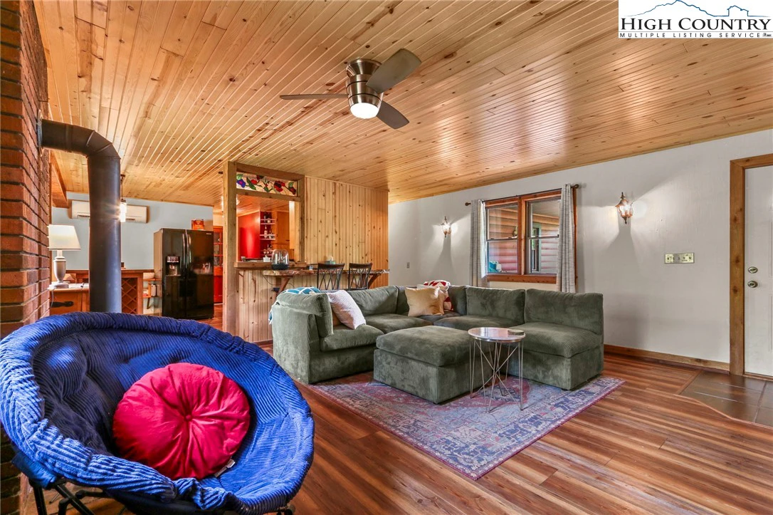 Image number 2 for the current listing