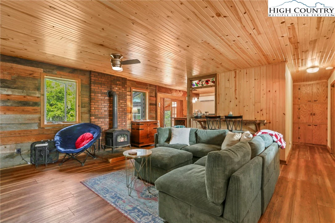 Image number 11 for the current listing