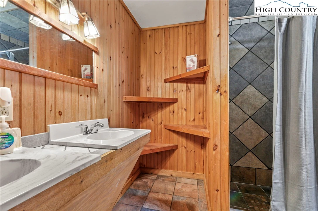 Image number 12 for the current listing