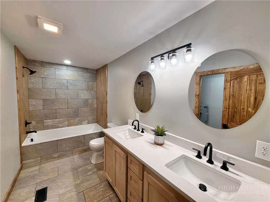 Image number 6 for the current listing