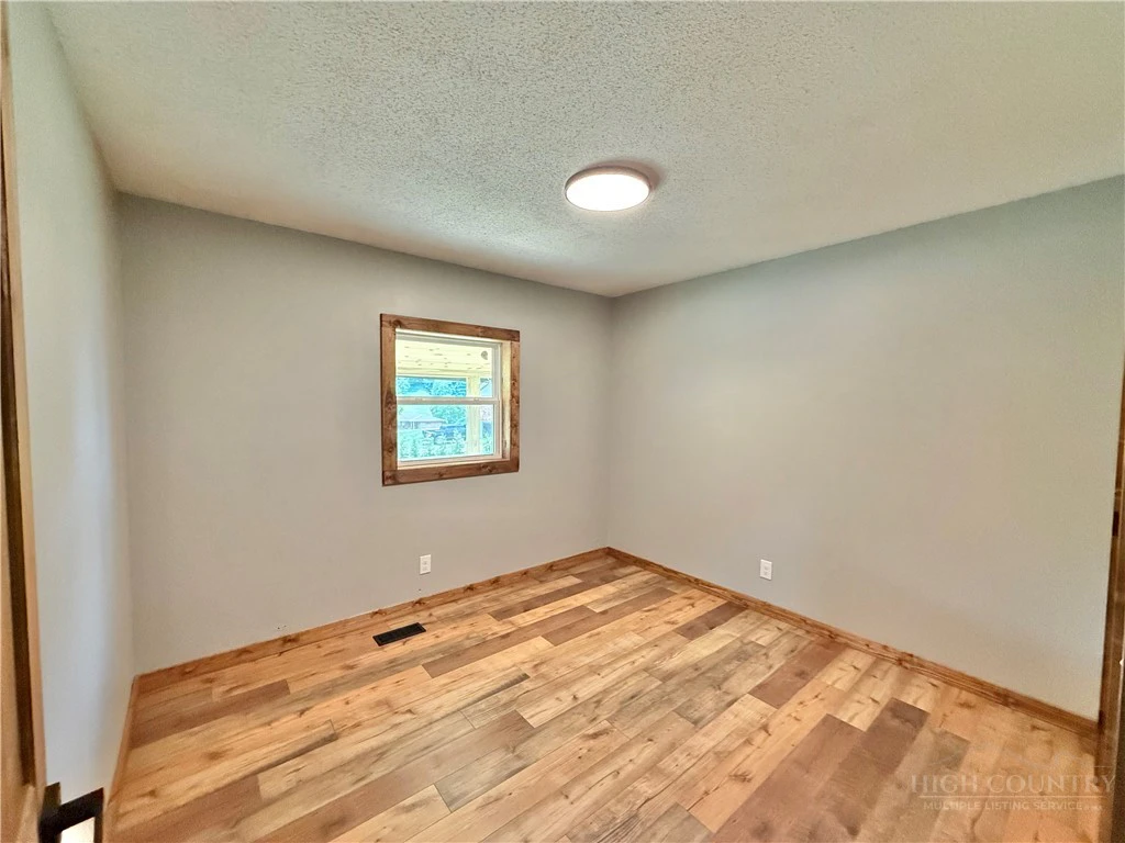 Image number 5 for the current listing
