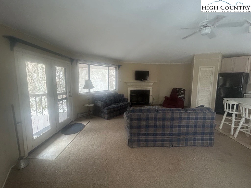 Image number 14 for the current listing