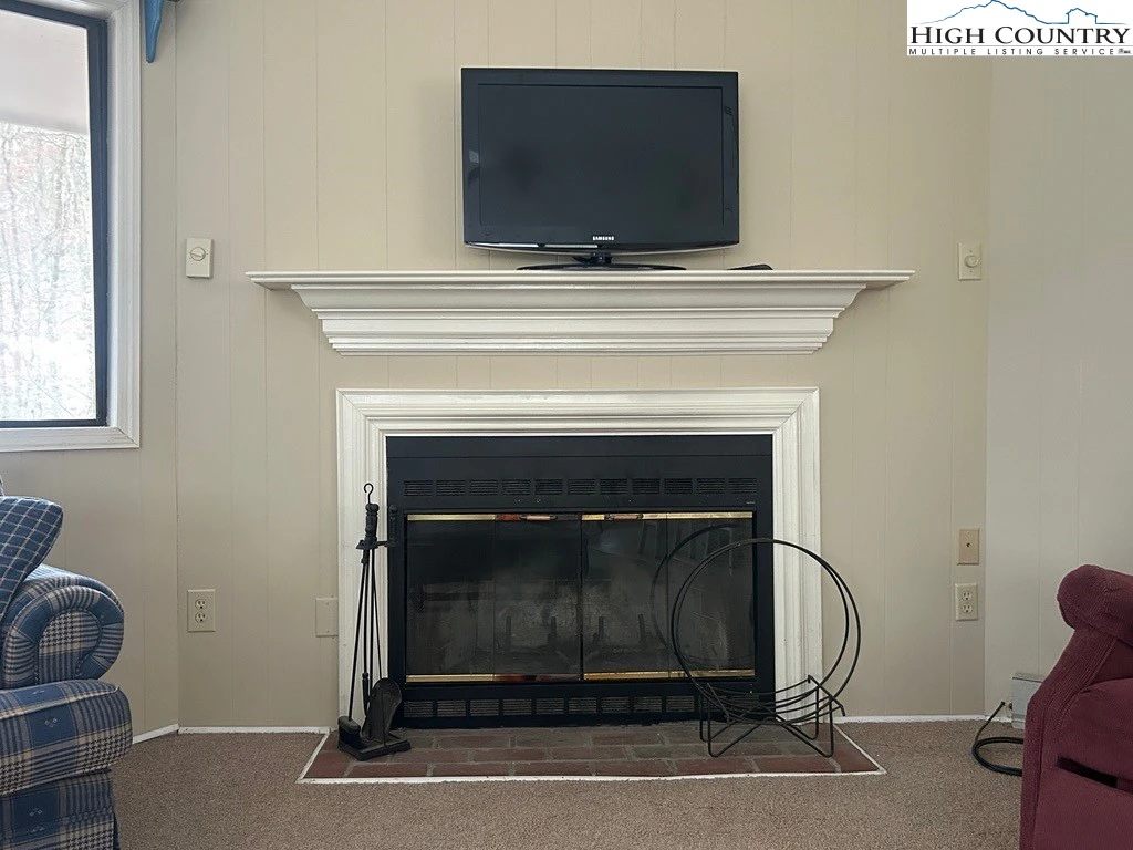 Image number 2 for the current listing