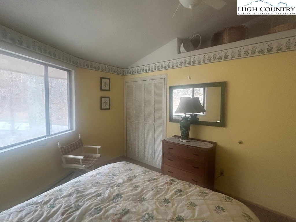 Image number 11 for the current listing