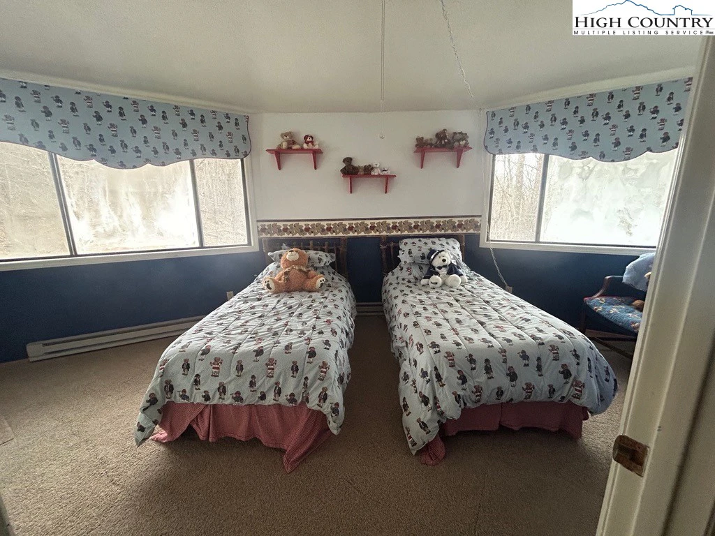 Image number 9 for the current listing