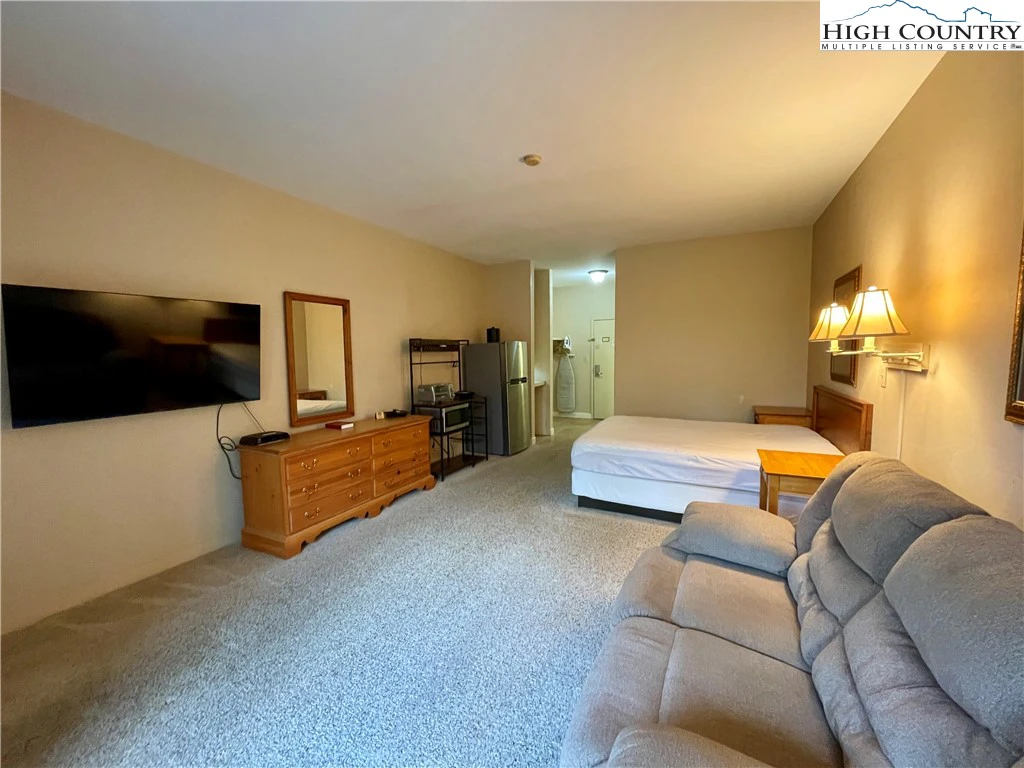 Image number 5 for the current listing