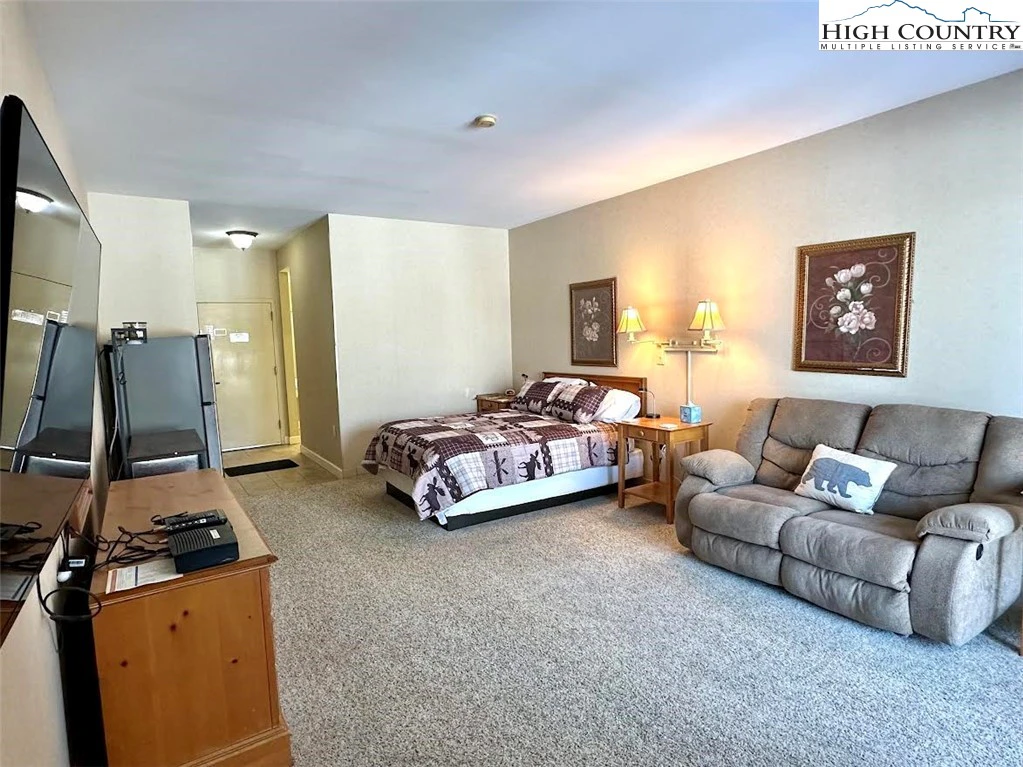 Image number 3 for the current listing