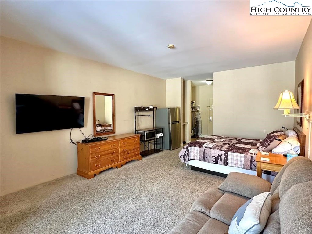 Image number 4 for the current listing