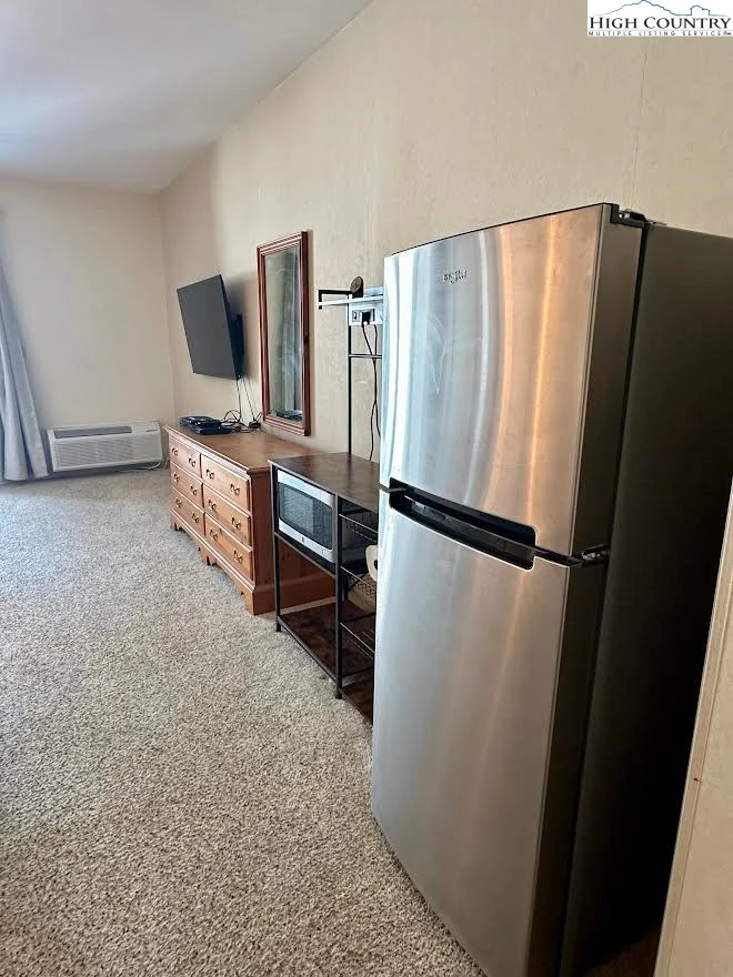 Image number 5 for the current listing