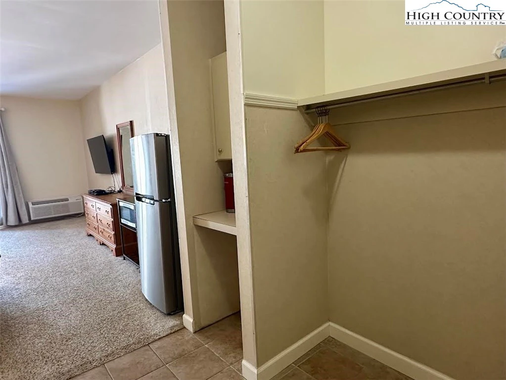 Image number 6 for the current listing