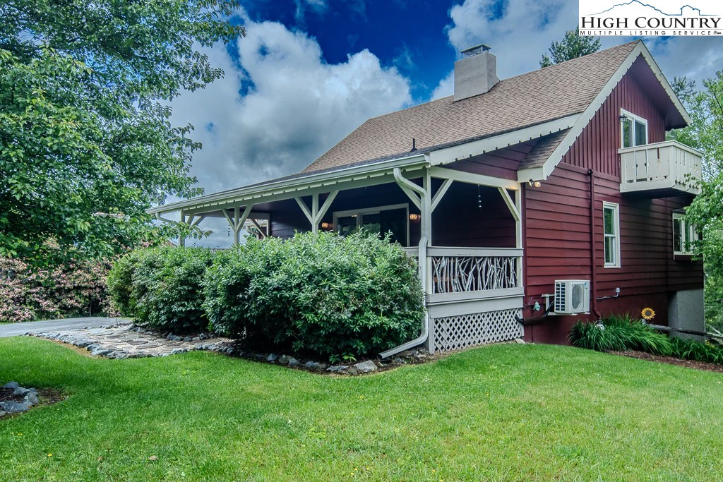Image number 1 for the current listing