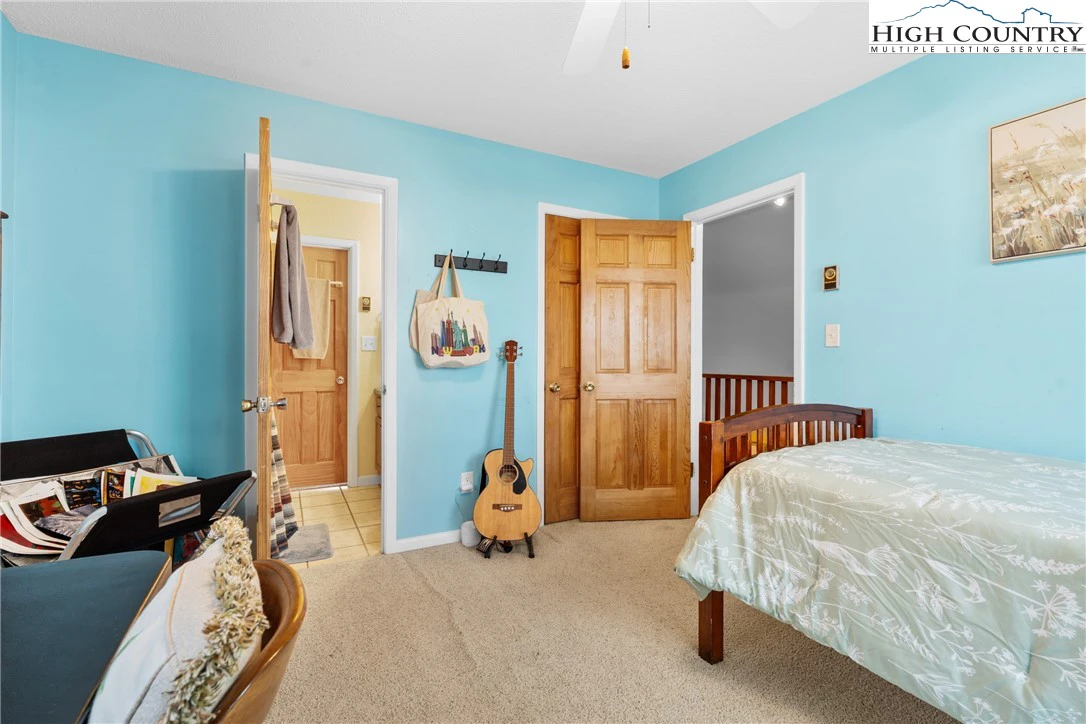 Image number 4 for the current listing