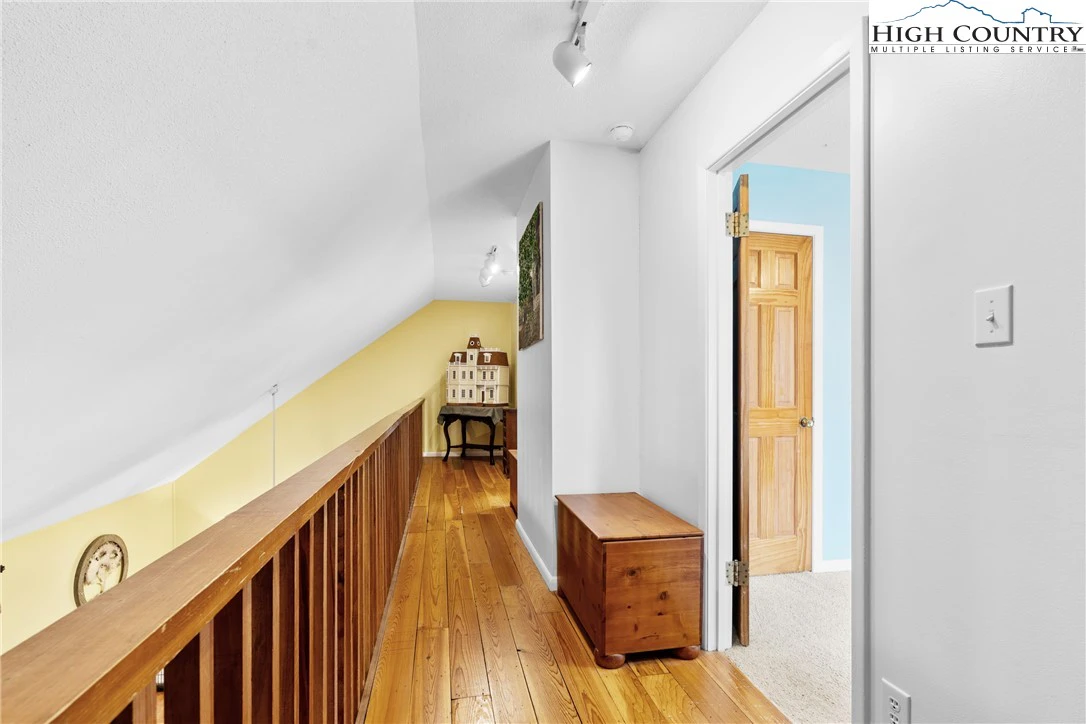 Image number 7 for the current listing