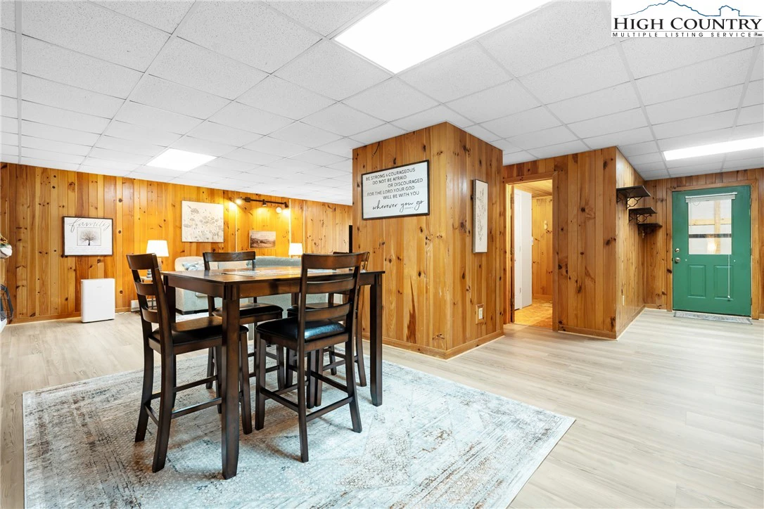 Image number 10 for the current listing