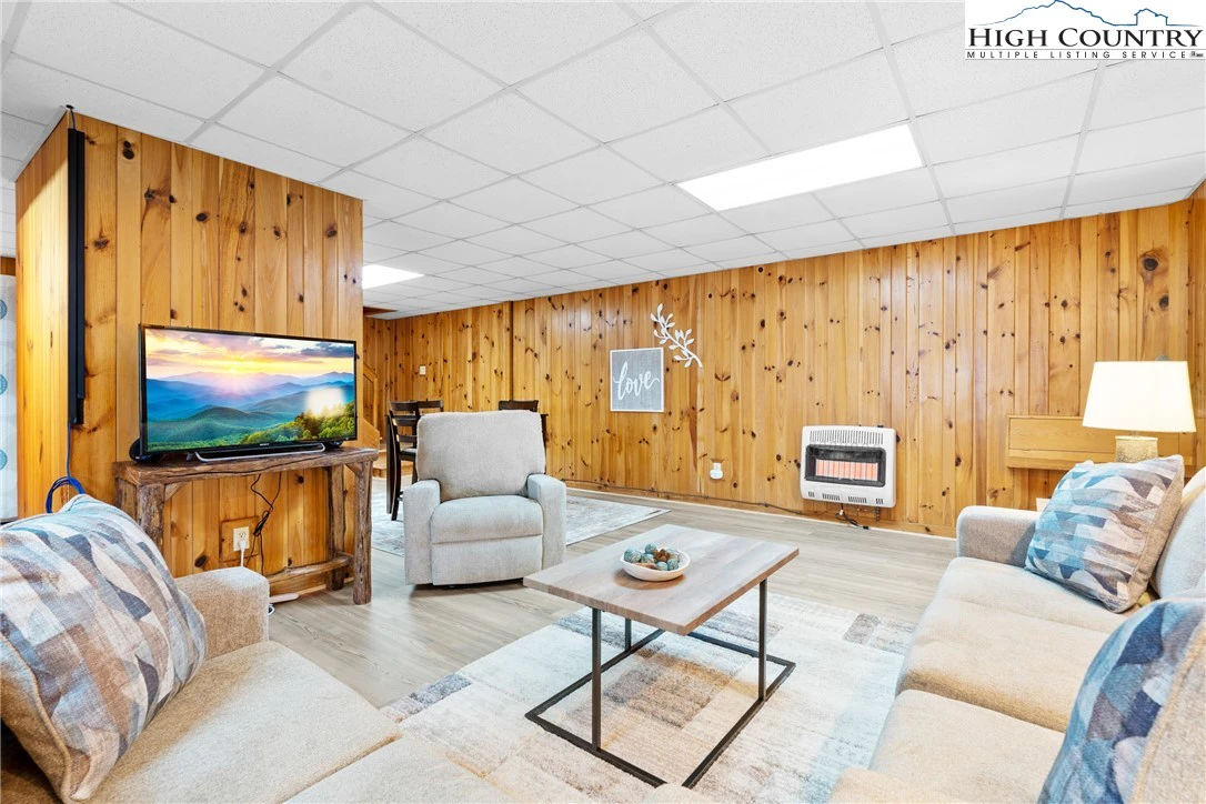 Image number 12 for the current listing