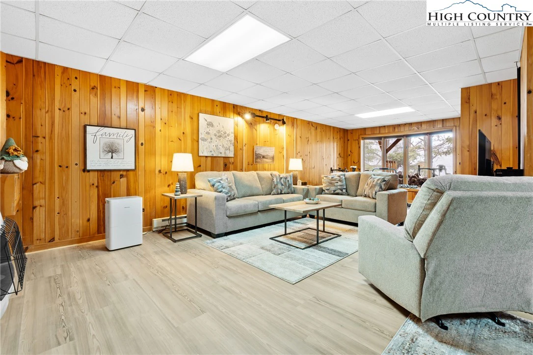 Image number 2 for the current listing