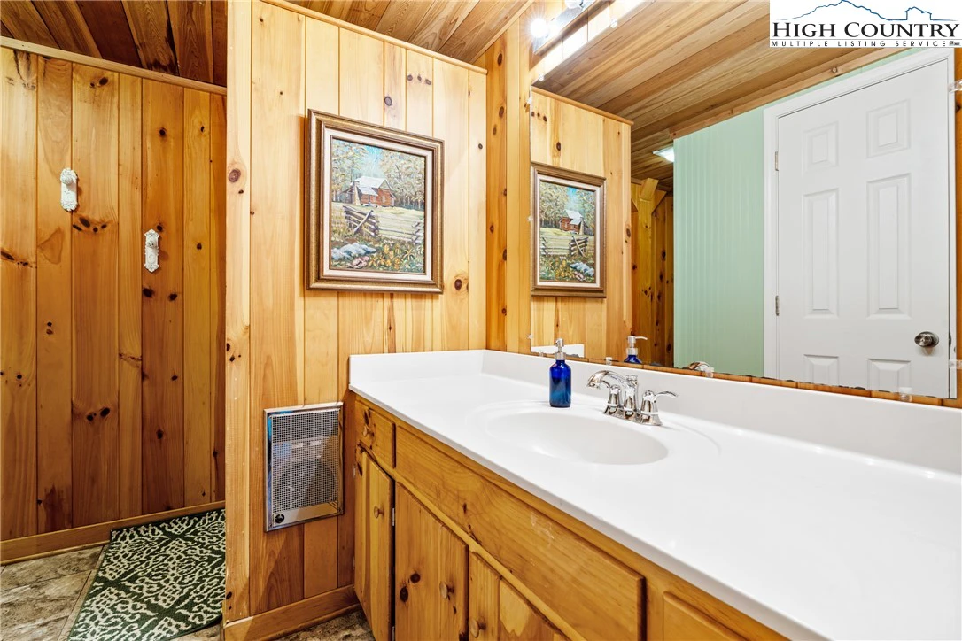 Image number 15 for the current listing