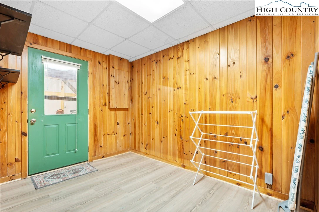 Image number 17 for the current listing