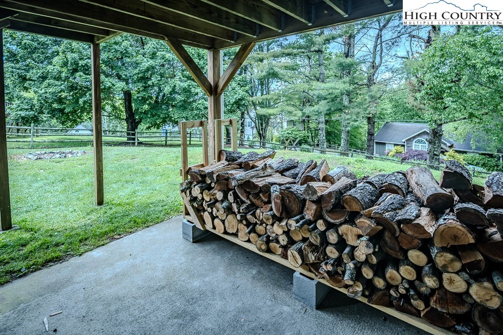 Image number 19 for the current listing