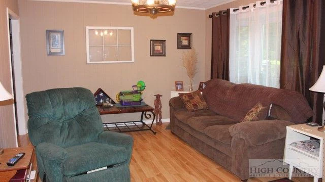 Image number 3 for the current listing