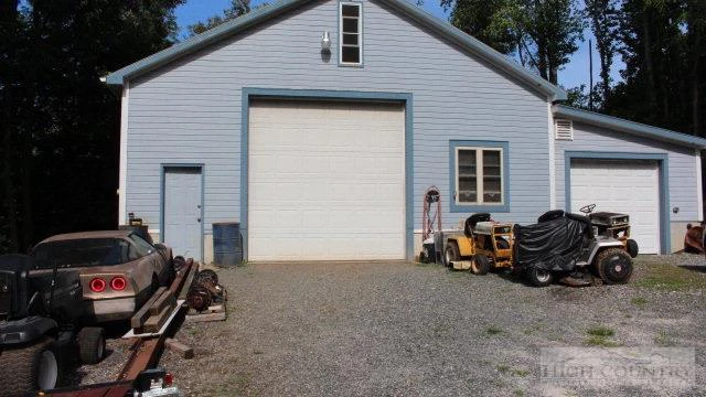 Image number 19 for the current listing