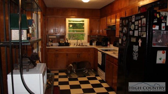 Image number 18 for the current listing