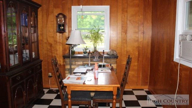 Image number 17 for the current listing