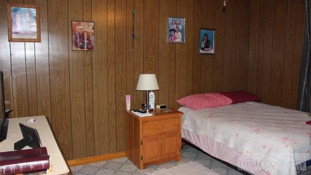 Image number 14 for the current listing