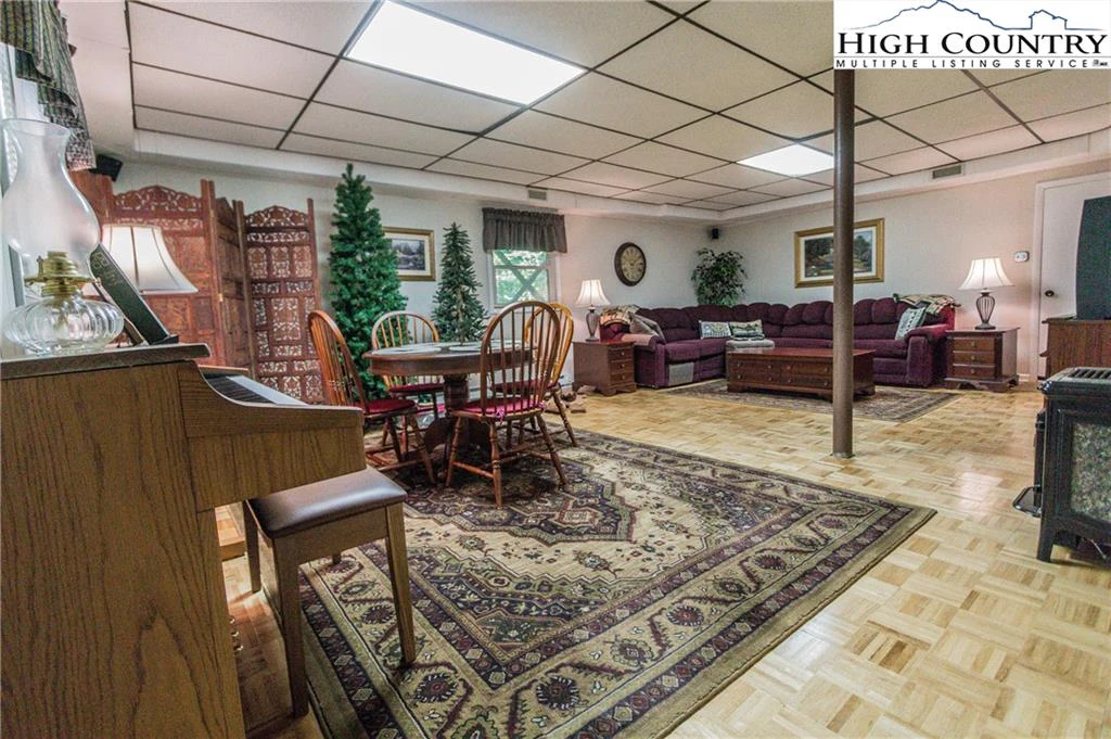 Image number 7 for the current listing