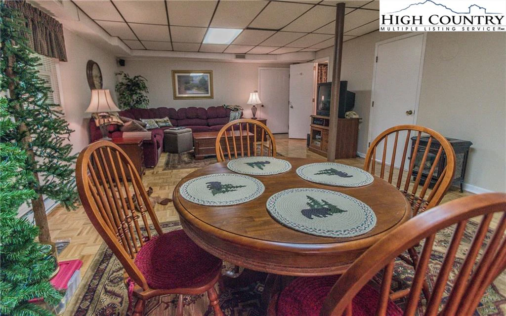 Image number 8 for the current listing
